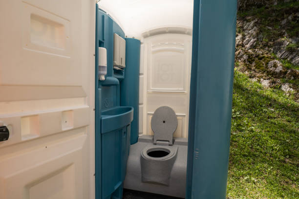 Porta potty delivery and setup in Oak Grove, VA
